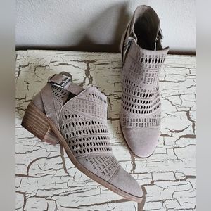 Vince Camuto 8.5 Excellent Condition